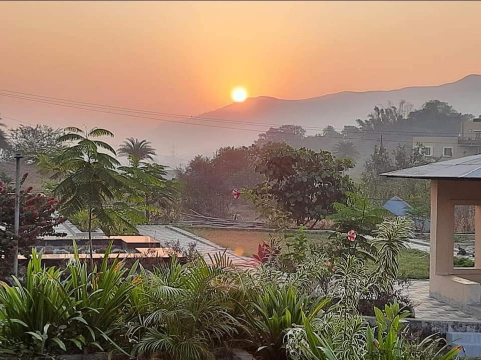 Royal Meadows - Igatpuri Bungalow B Buitenkant foto