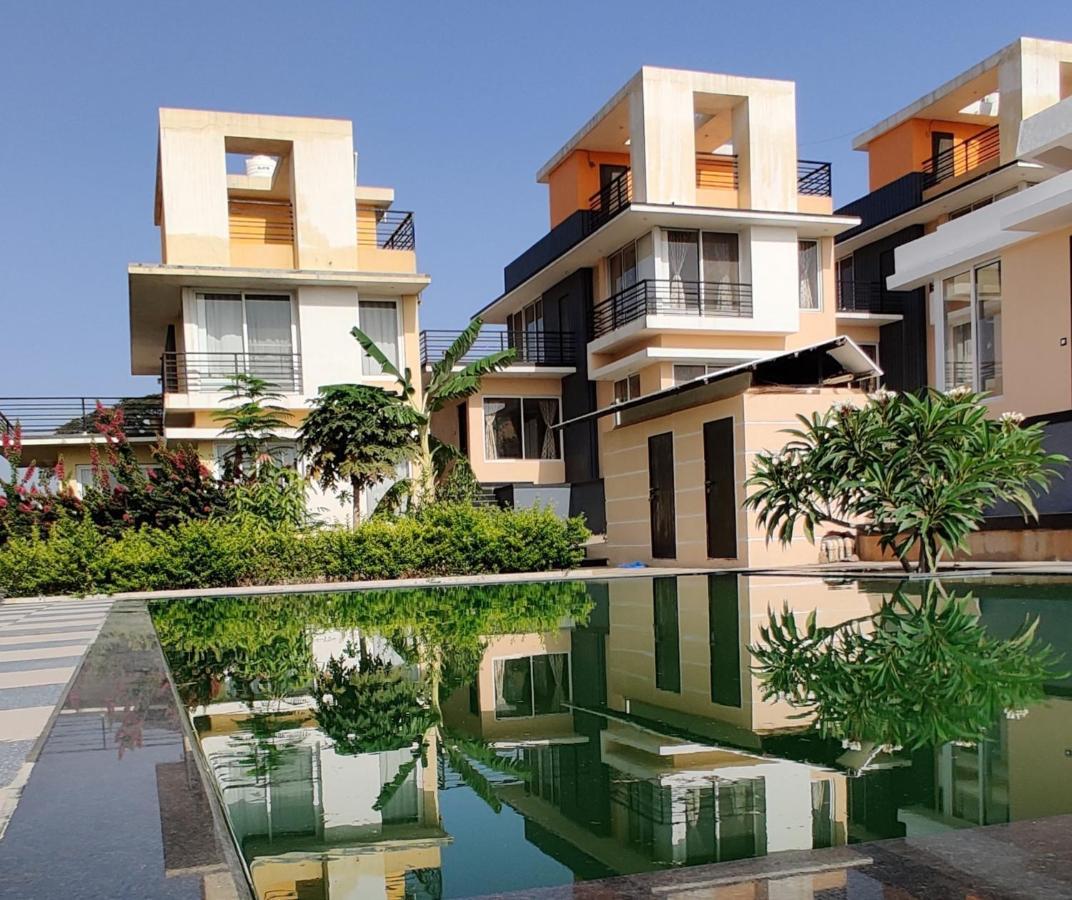 Royal Meadows - Igatpuri Bungalow B Buitenkant foto