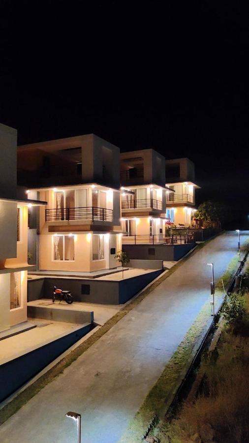 Royal Meadows - Igatpuri Bungalow B Buitenkant foto
